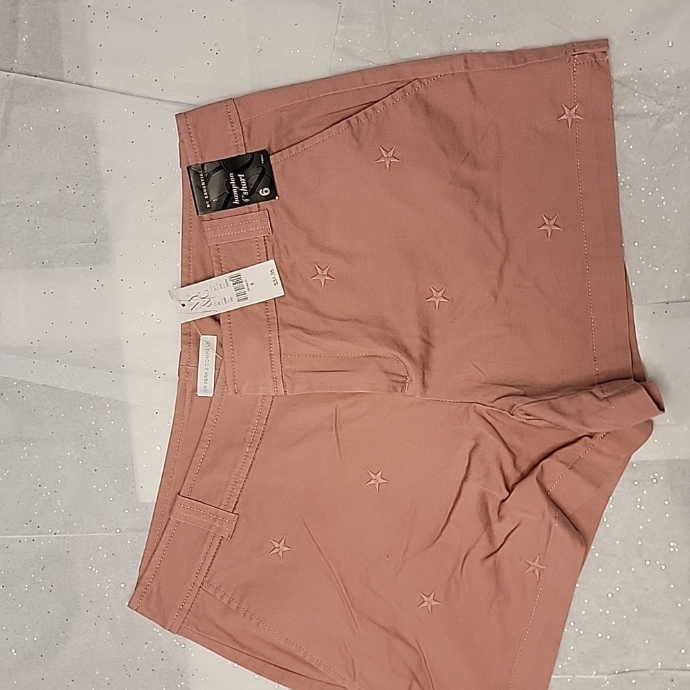 4in shorts size 6. Pink with stars